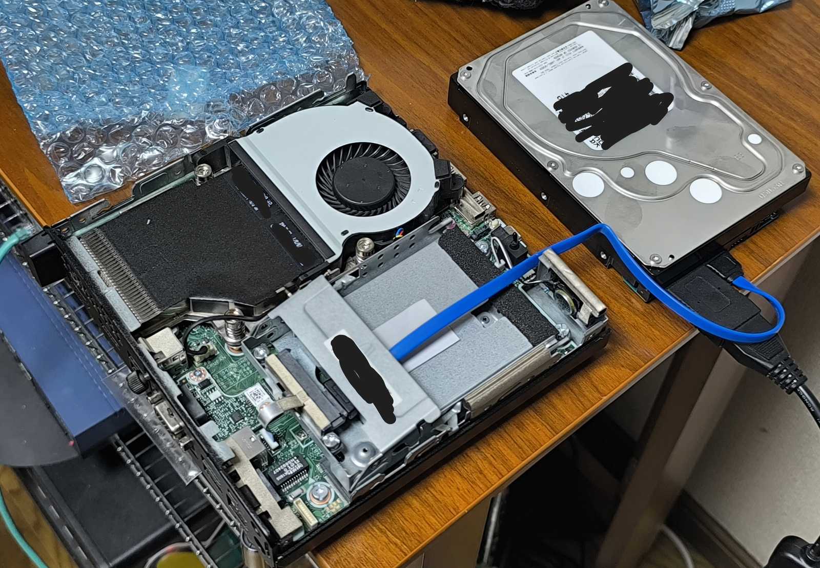 延長ケーブルを無理やり繋げるためにコネクタのツメを折りました。力こそ正義