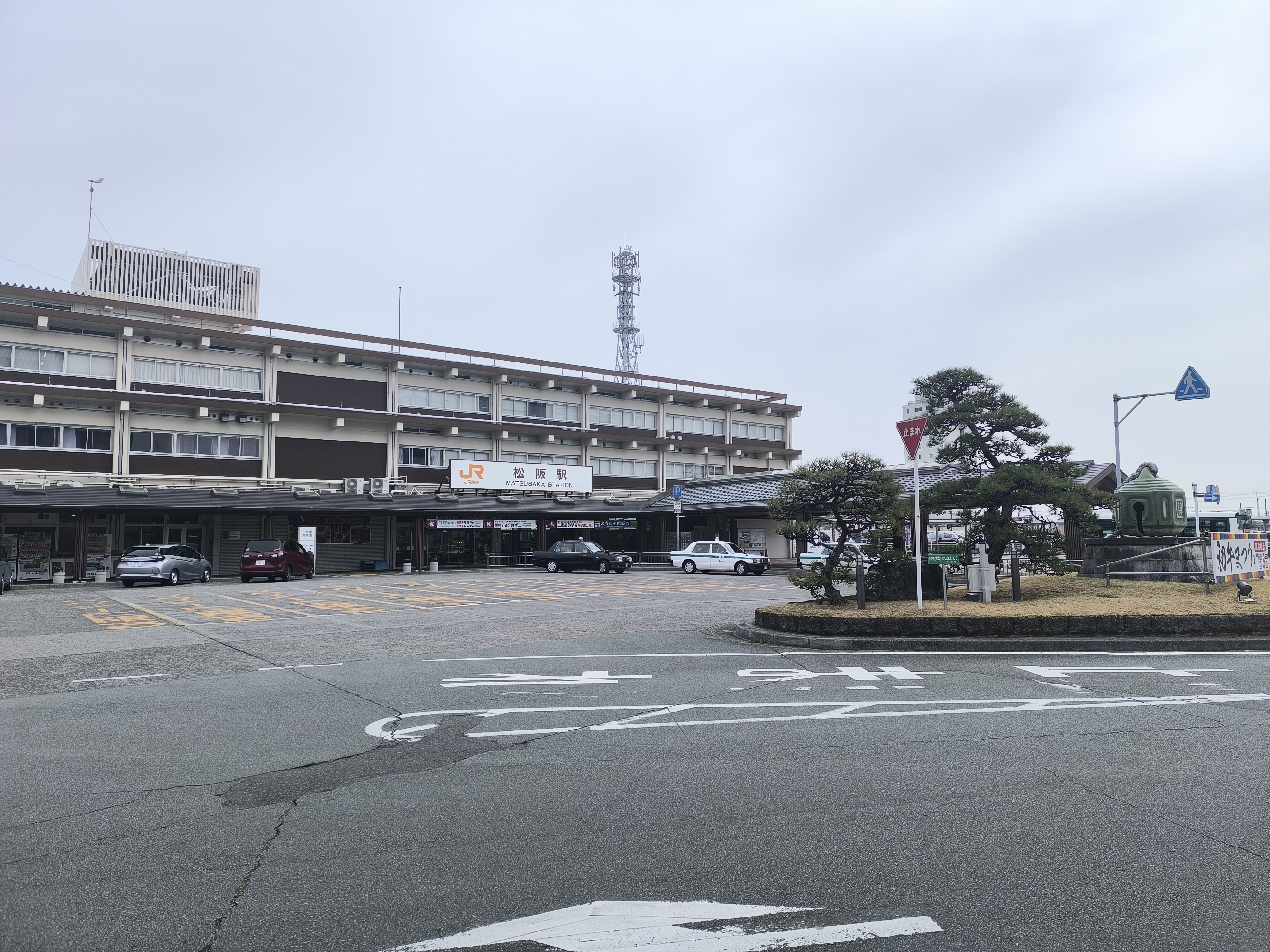 松阪駅。駅前は何も無い